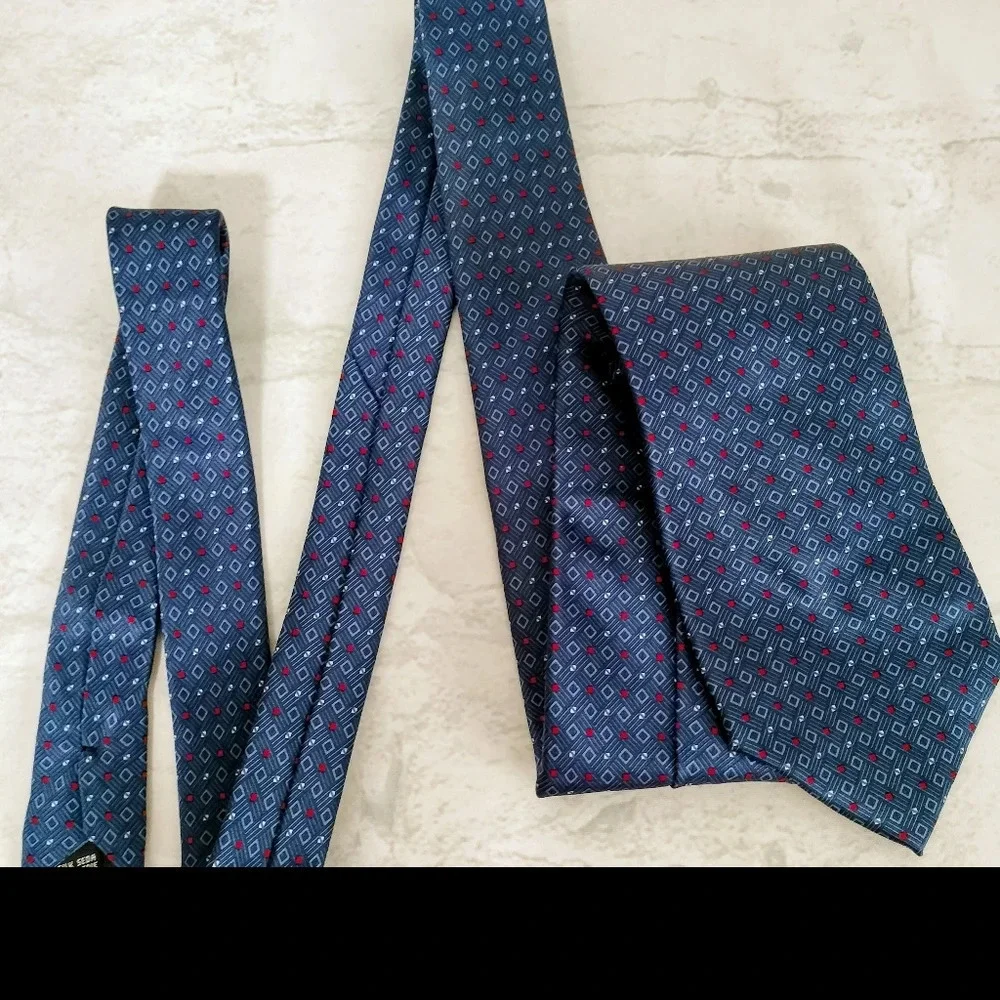 Tie Rack tie included